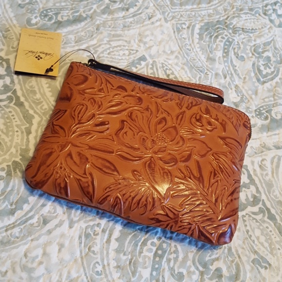 Patricia Nash Handbags - Patricia Nash wristlet nwt
